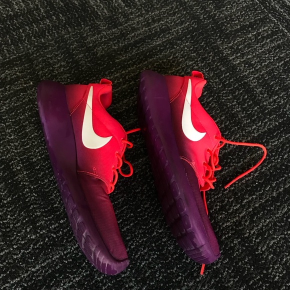 nike roshe pink purple